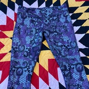 BCG pattern leggings
